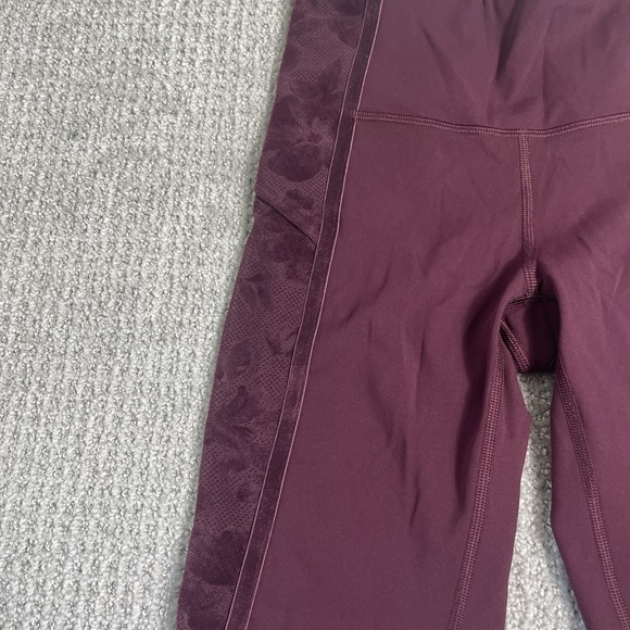 Lululemon Wunder Under Crop Flocked 21" Velvet Floral Lace Sides Size 4 Burgundy - Picture 2 of 9